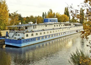 BOTEL RACEK***
