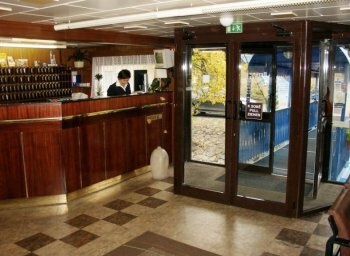 BOTEL RACEK***